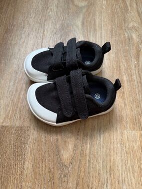 WHITIN Black and White Velcro Toddler Sneakers